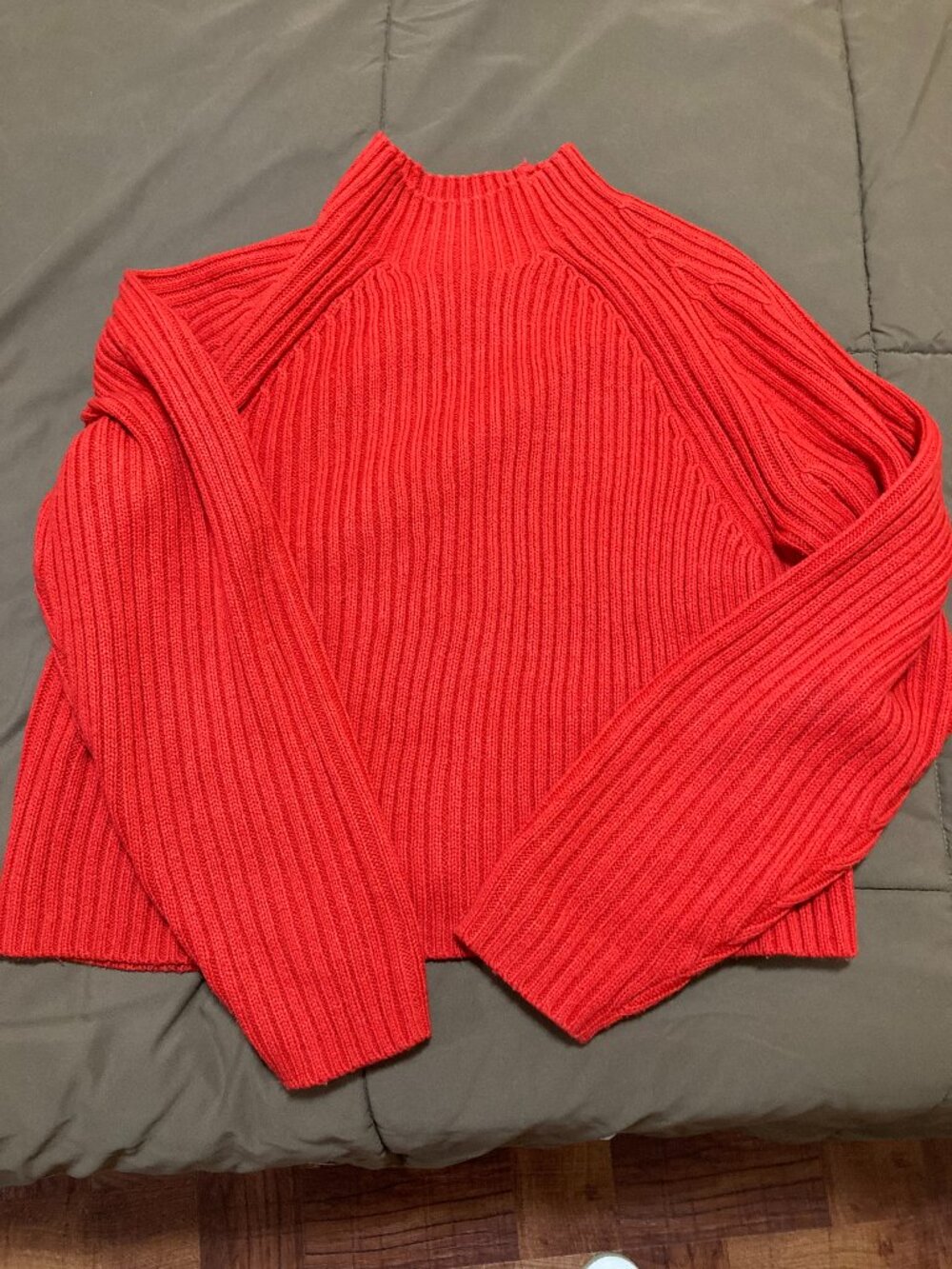 H&M Divided Red Knit Sweater Size Large Cropped